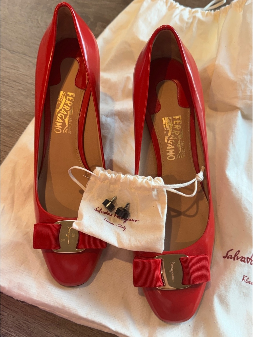 Salvatore Ferragamo Red Patent Leather Bow Pumps Size 7.5 - Picture 4 of 5